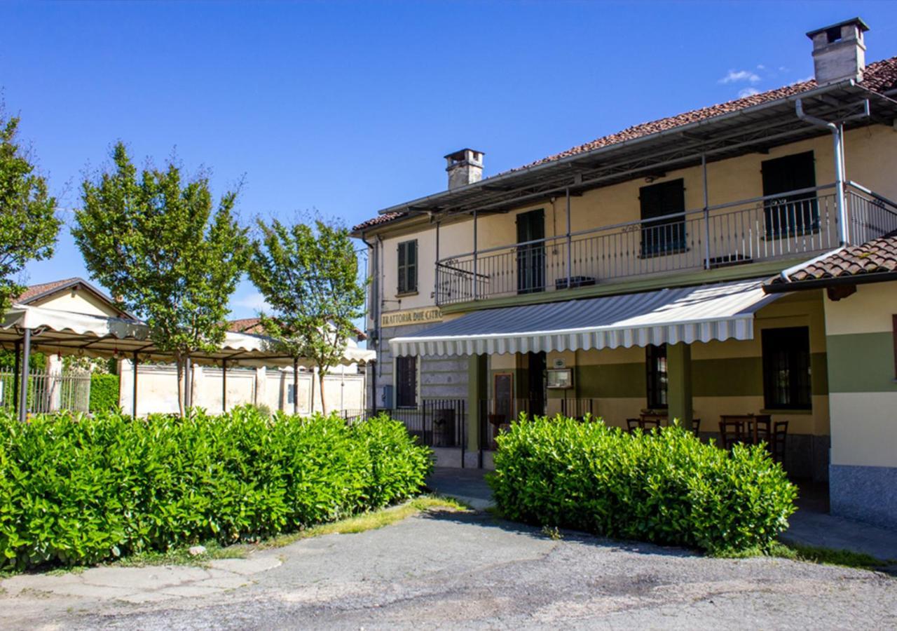 Hotel Trattoria Due Citroni Casalgrasso Exterior foto