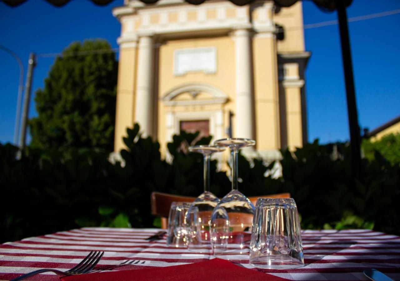 Hotel Trattoria Due Citroni Casalgrasso Exterior foto