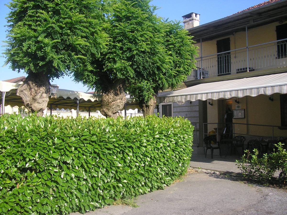 Hotel Trattoria Due Citroni Casalgrasso Exterior foto