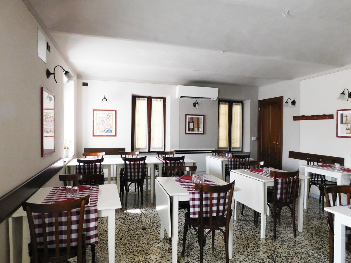 Hotel Trattoria Due Citroni Casalgrasso Exterior foto